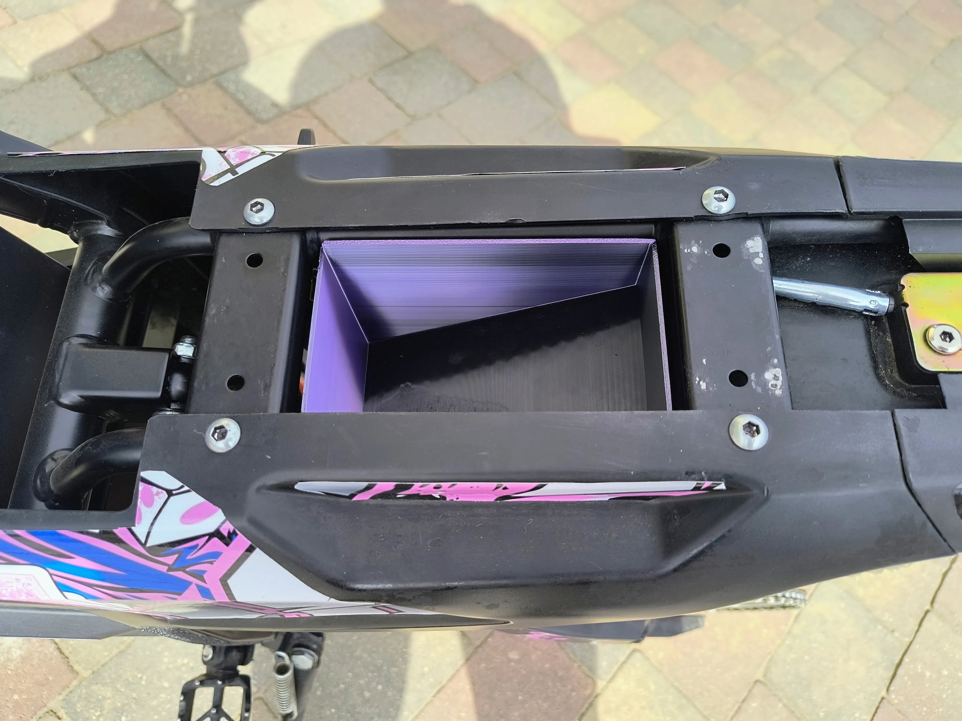 Yozma in10/ in10 pro Strike shadow storage compartment